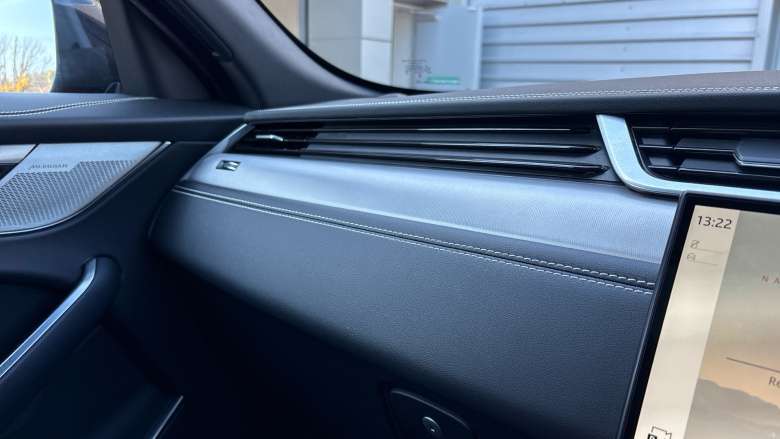 Jaguar F-Pace 2.0 D200 R-Dynamic SE Black 5dr Auto AWD Diesel Estate